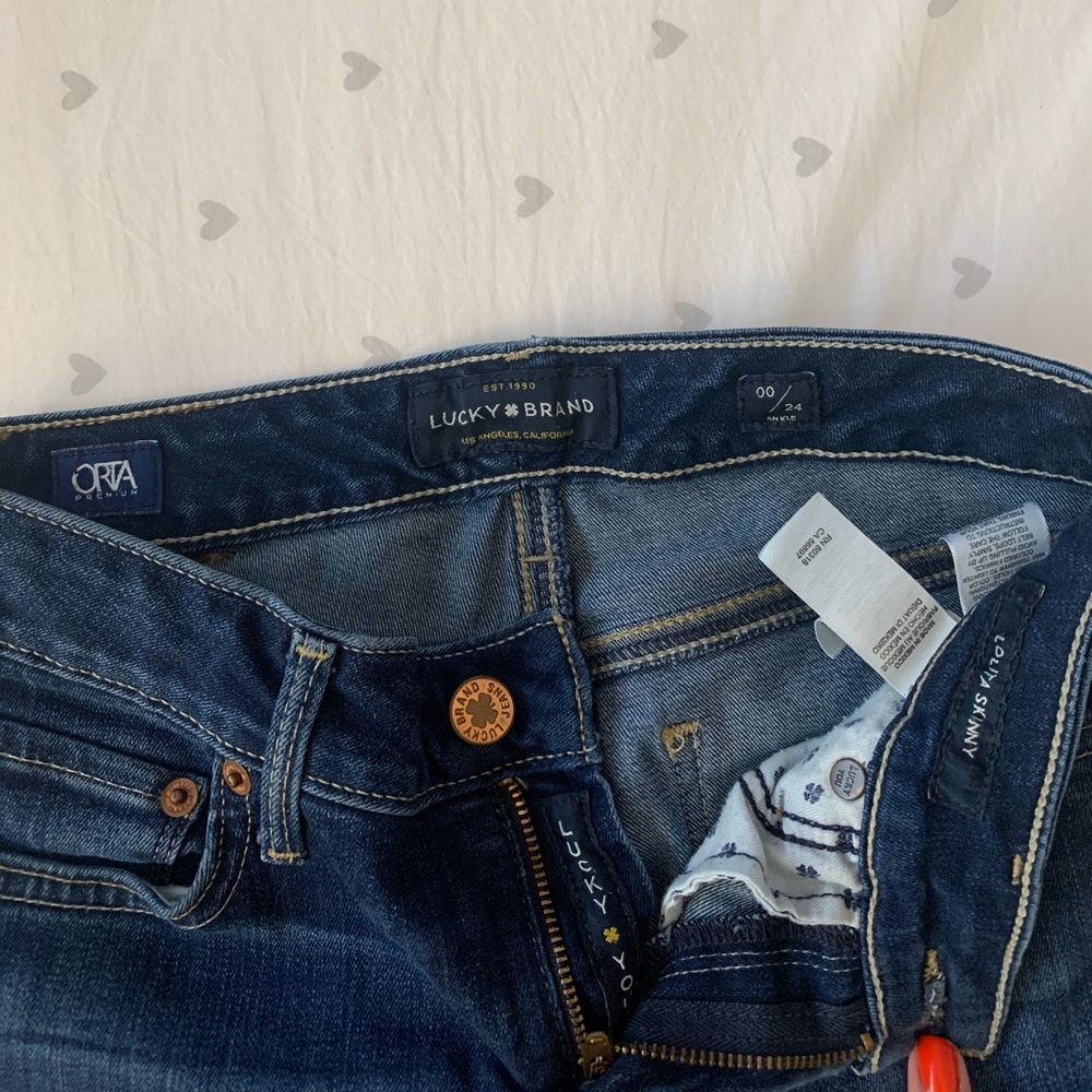 Lucky brand skinny jeans dark wash with frayed hem